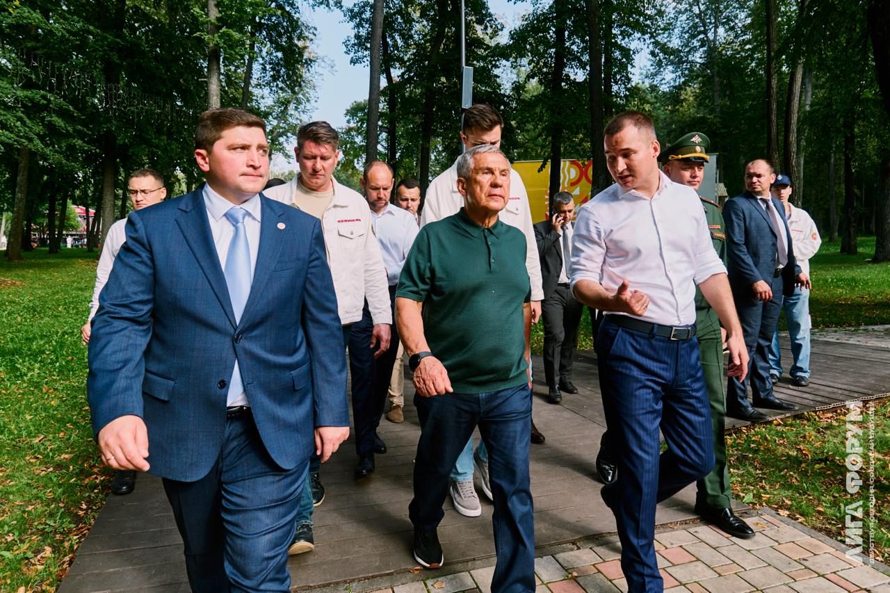 Рустам Минниханов встретился со студентами на XI образовательном форуме «Лига Форум»