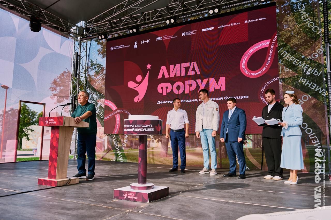 Рустам Минниханов встретился со студентами на XI образовательном форуме «Лига Форум»