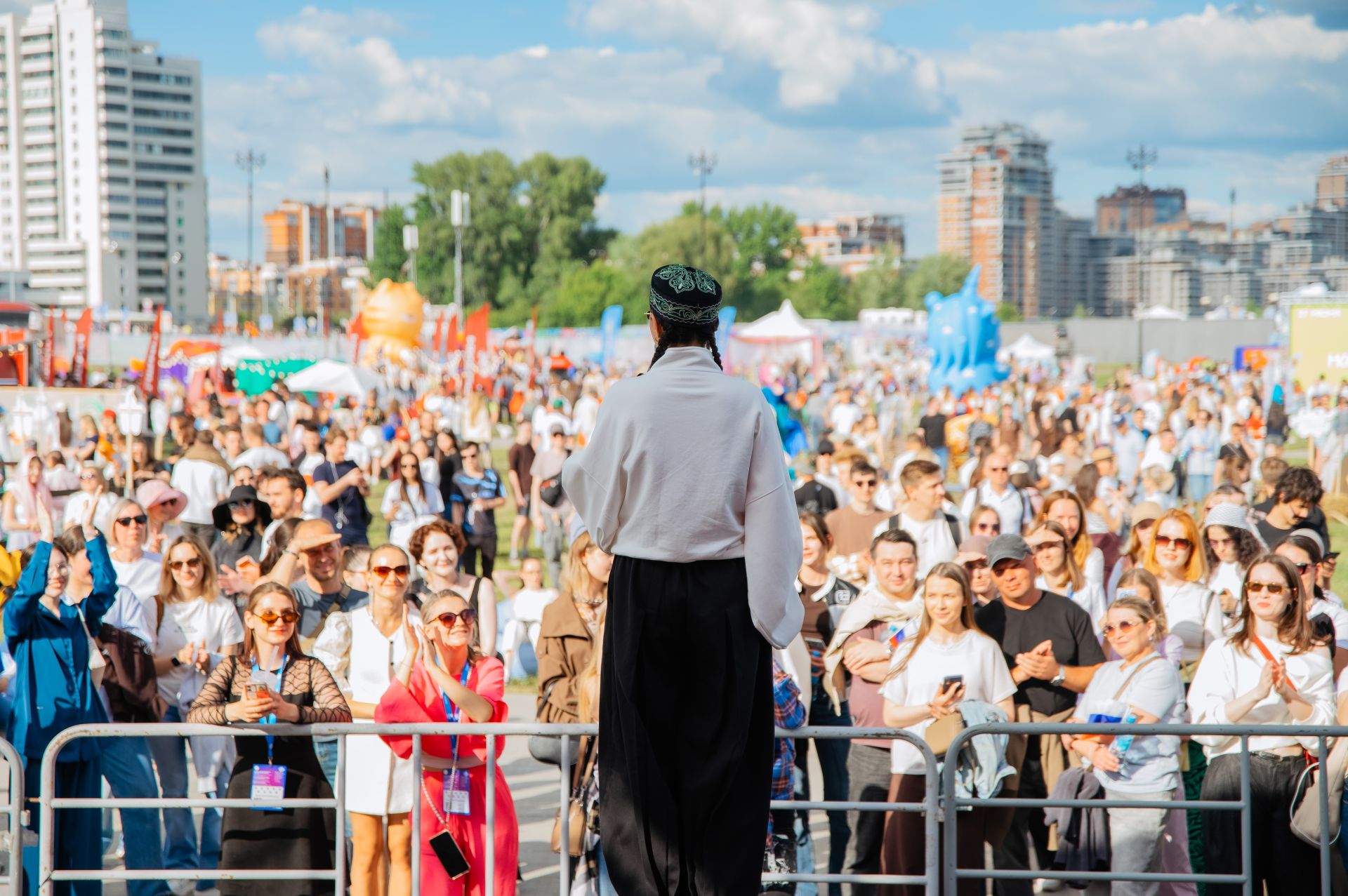 Свадьба, две сцены и Сабантуй: как VK Fest в Казани объединил 18 000 человек