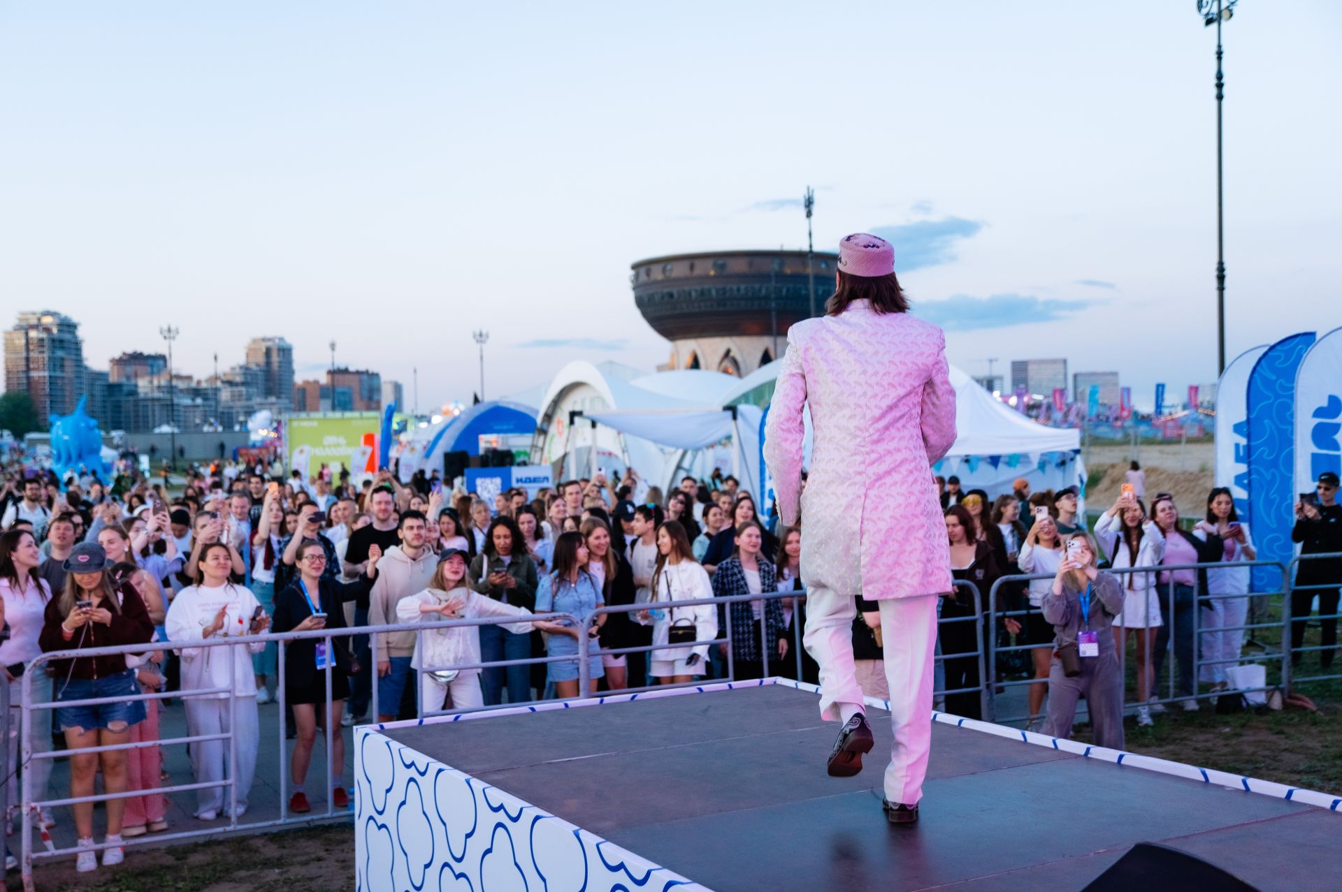 Свадьба, две сцены и Сабантуй: как VK Fest в Казани объединил 18 000 человек