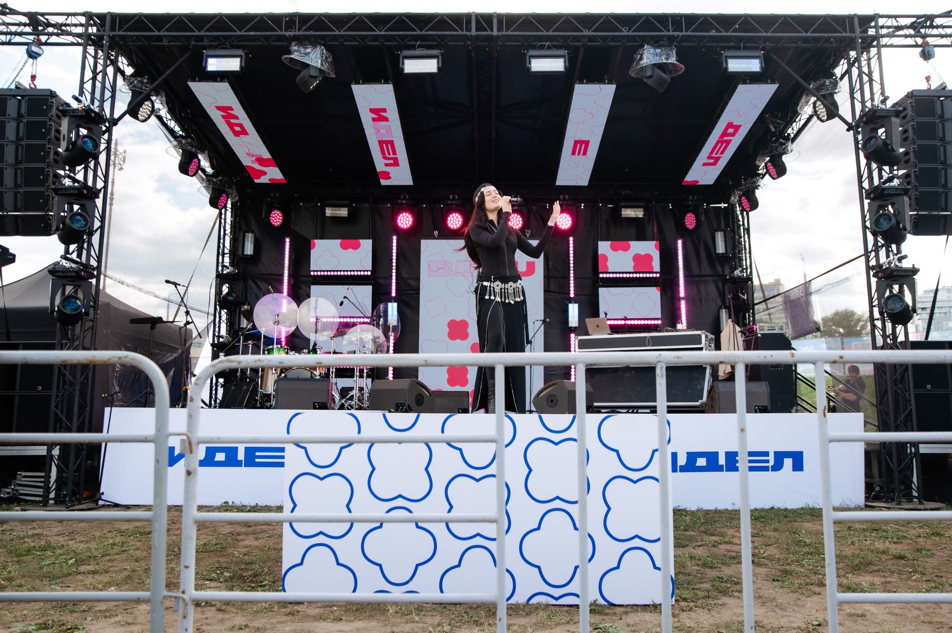 Свадьба, две сцены и Сабантуй: как VK Fest в Казани объединил 18 000 человек