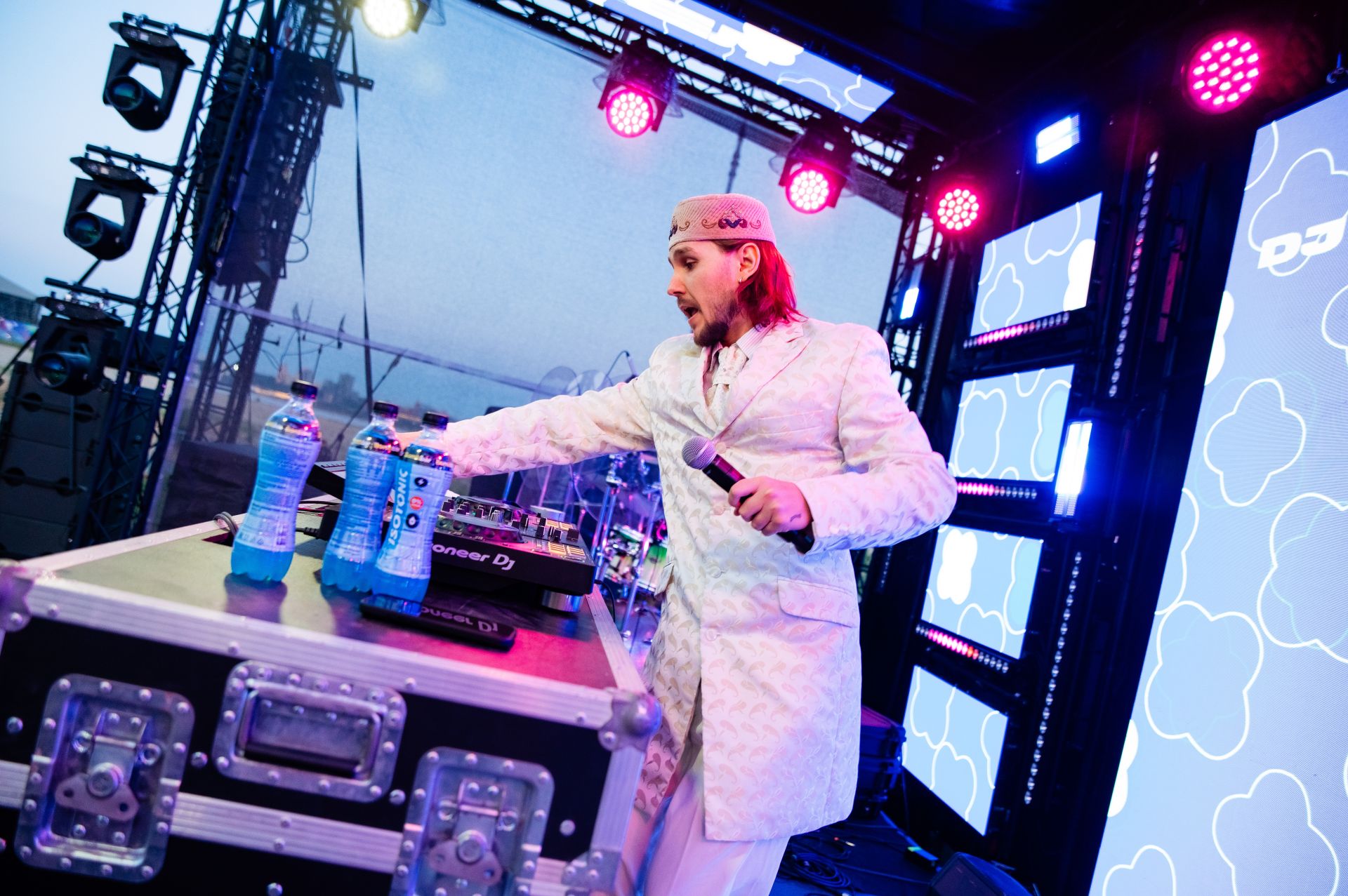 Свадьба, две сцены и Сабантуй: как VK Fest в Казани объединил 18 000 человек