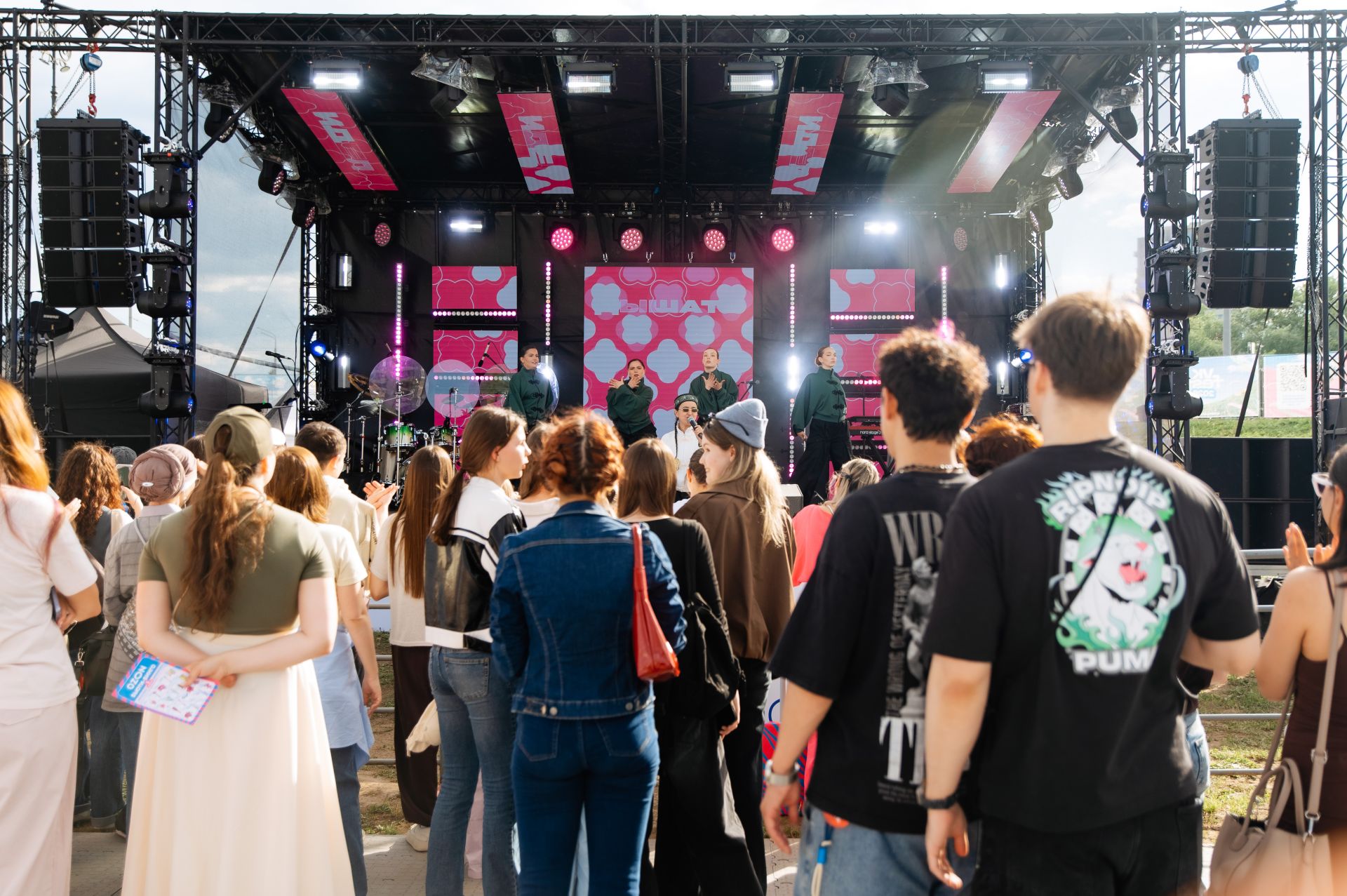Свадьба, две сцены и Сабантуй: как VK Fest в Казани объединил 18 000 человек