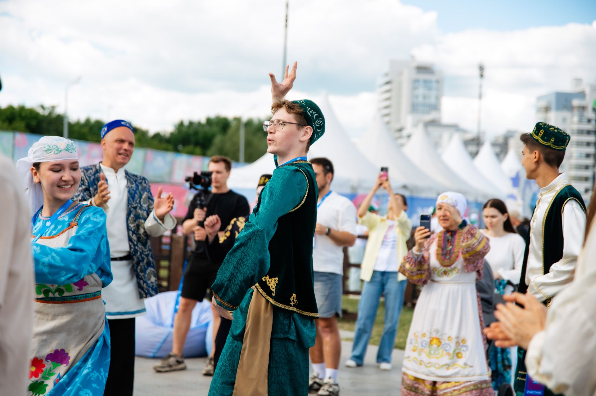 Свадьба, две сцены и Сабантуй: как VK Fest в Казани объединил 18 000 человек