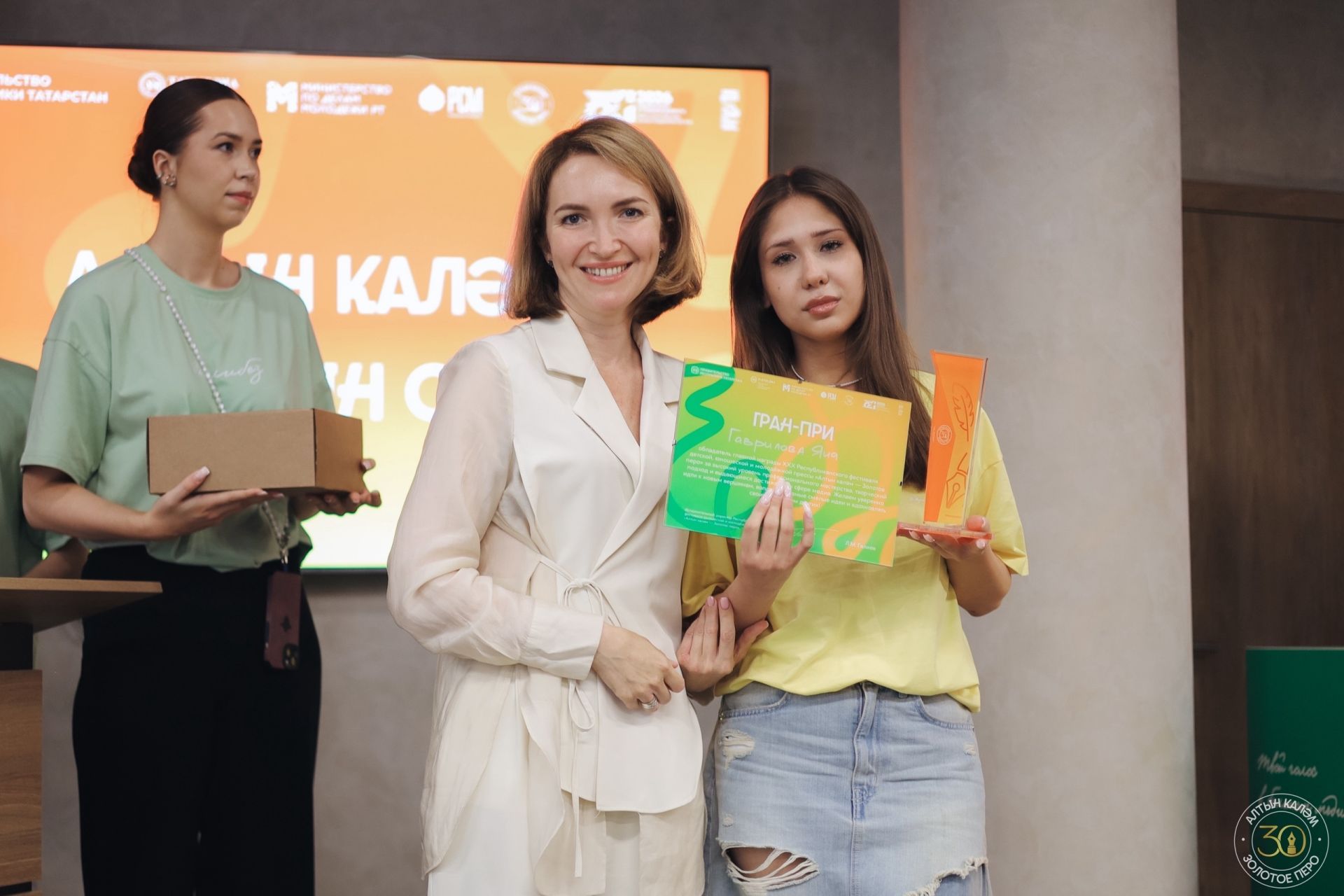 В Казани завершился XXX юбилейный фестиваль «Алтын каләм – Золотое перо»: две победительницы получили право на поступление на бюджет в КФУ