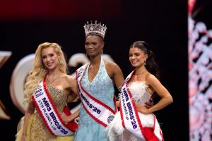 BRICS матурлык бәйгесе: 17 илдән кызлар бер сәхнәдә